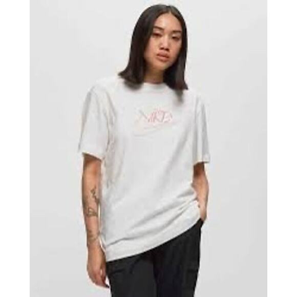 women’s Nike shirt with pink embroidery - Picture 1 of 6